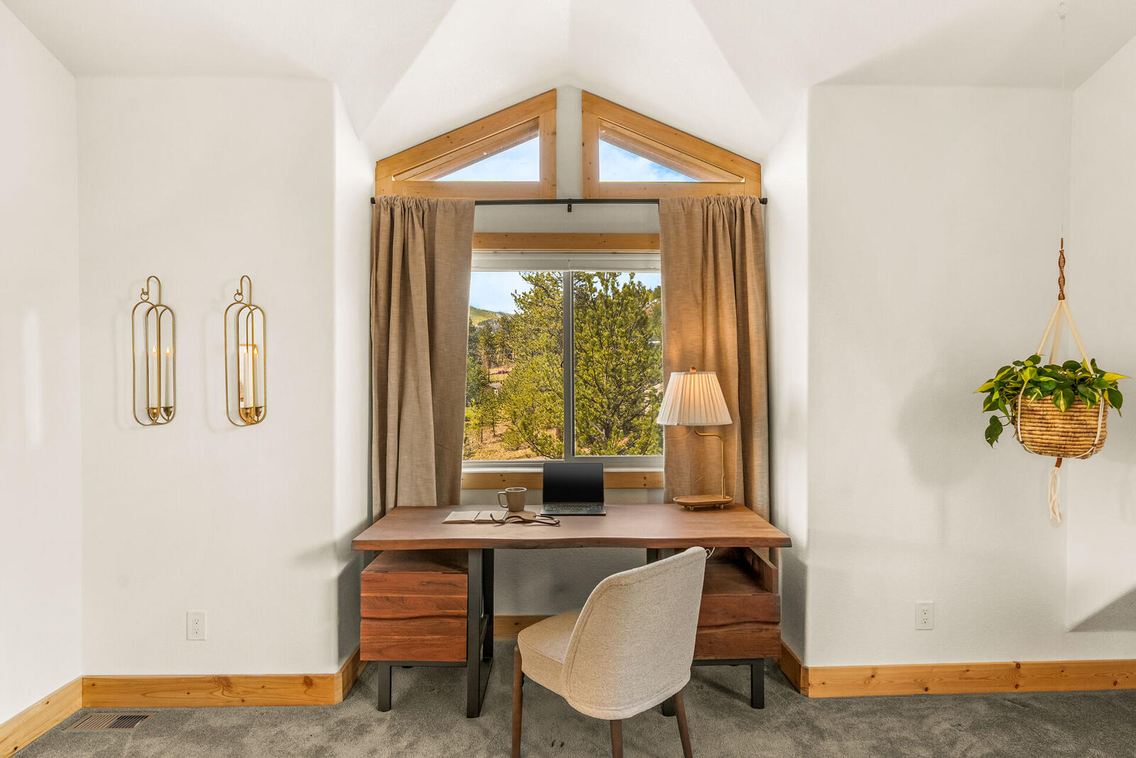 Primary suite workspace